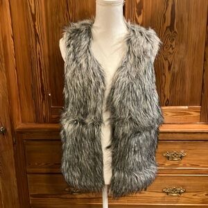 Weekend Love faux fur vest XS